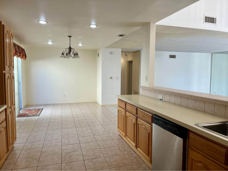 2346 Seabright Ave - Photo 4 of 11