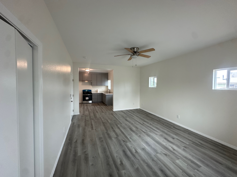 2715 1/2 Alsace Ave #2715-1HALF - Photo 3 of 17