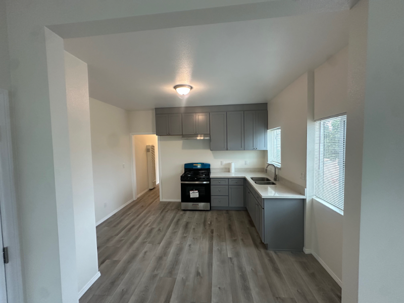 2715 1/2 Alsace Ave #2715-1HALF - Photo 4 of 17