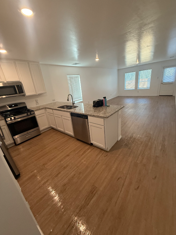 2208 Wolford Ct - Photo 3 of 14