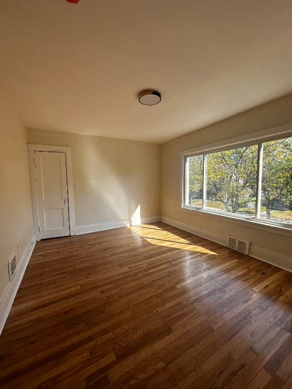 2256 Tuxedo St - Photo 4 of 8