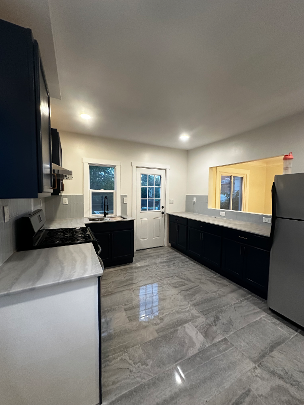 2256 Tuxedo St - Photo 7 of 8