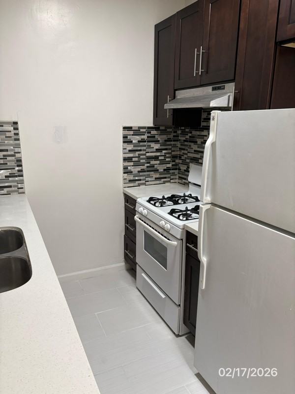 1523 N Mccadden Pl #206 - Photo 2 of 10