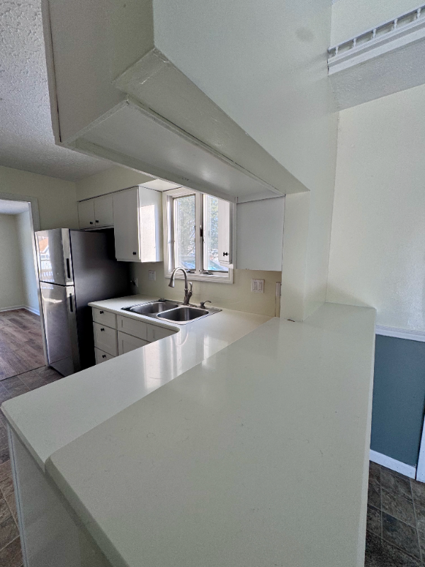 196 S Point Dr - Photo 4 of 20