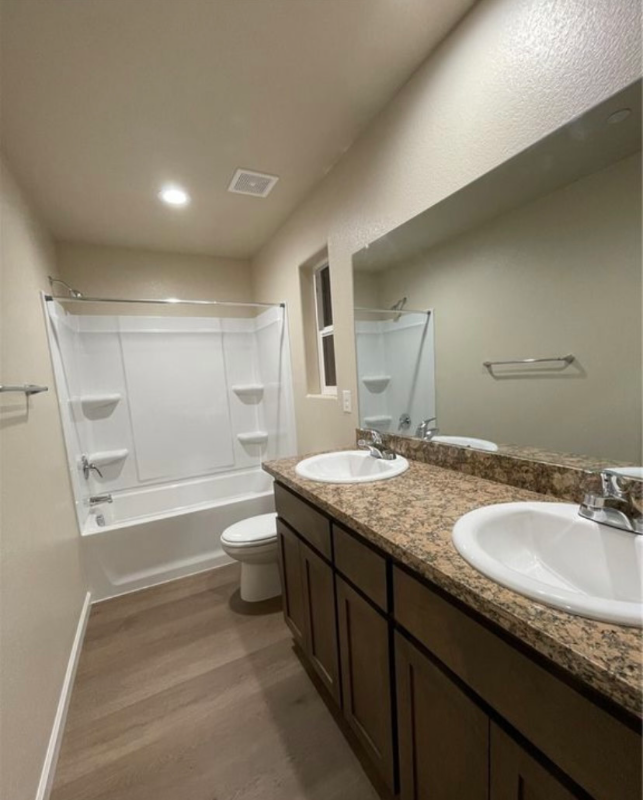 3640 Newport Ave - Photo 5 of 11