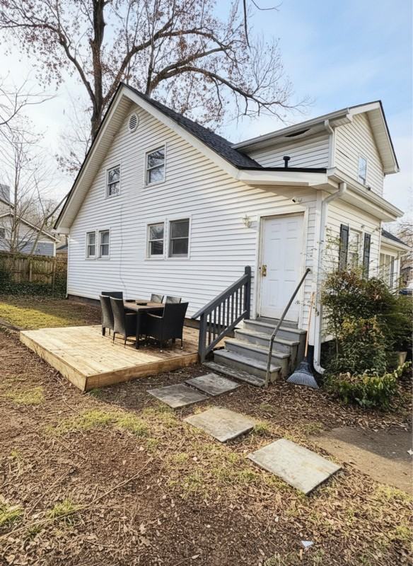 132 Leslie St Se - Photo 3 of 4