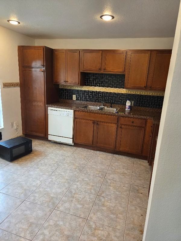 9713 Commerce St - Photo 6 of 7