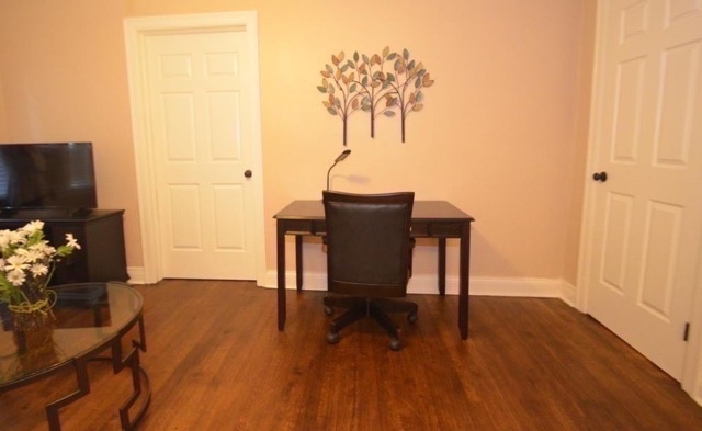 2004 Spring St - Photo 5 of 10