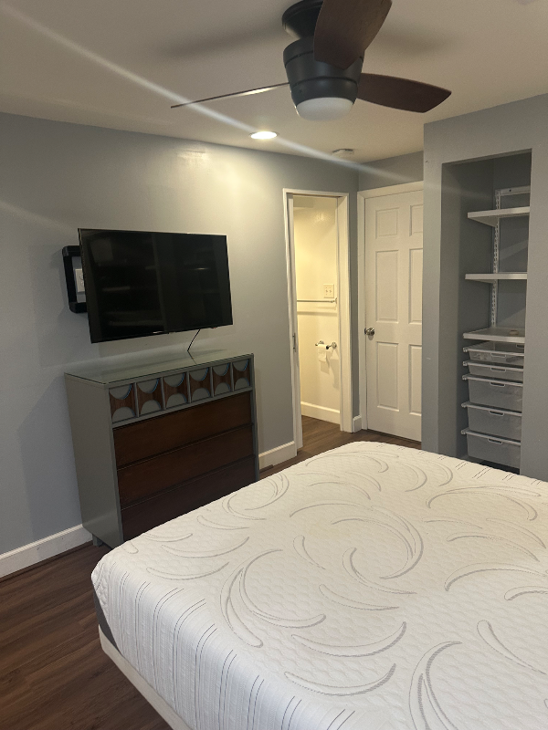 7306 Glendora Ct - Photo 2 of 8