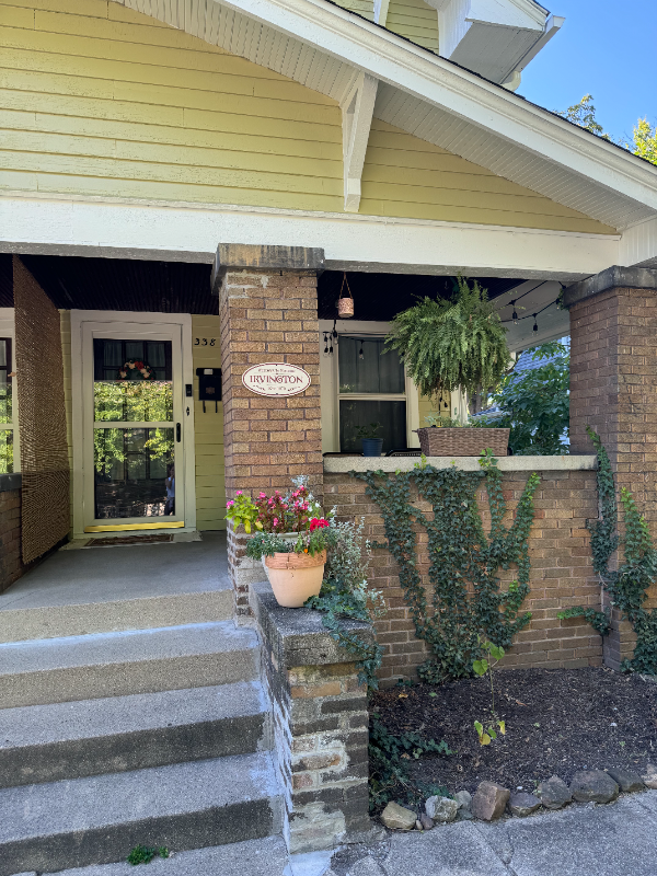 336 Lesley Ave - Photo 3 of 13