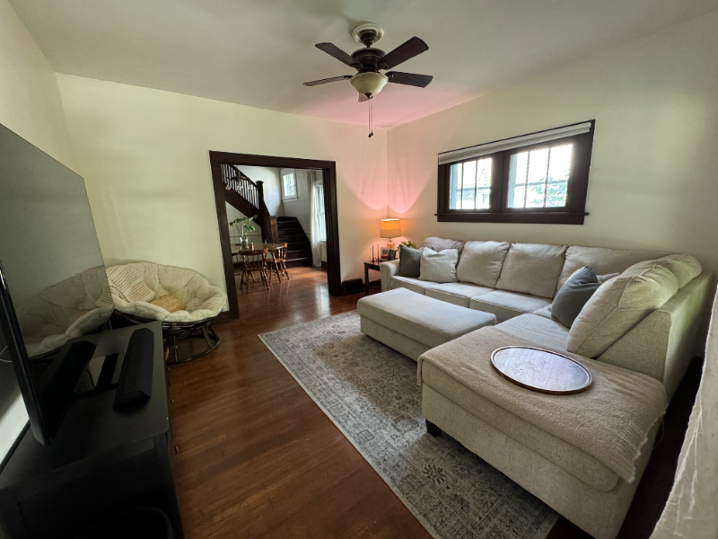 336 Lesley Ave - Photo 4 of 13