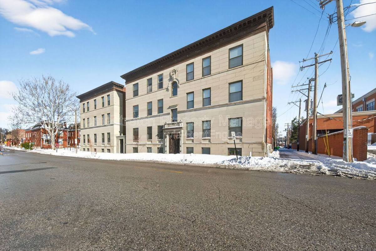 322 N Boyle Ave #3N - Photo 2 of 10