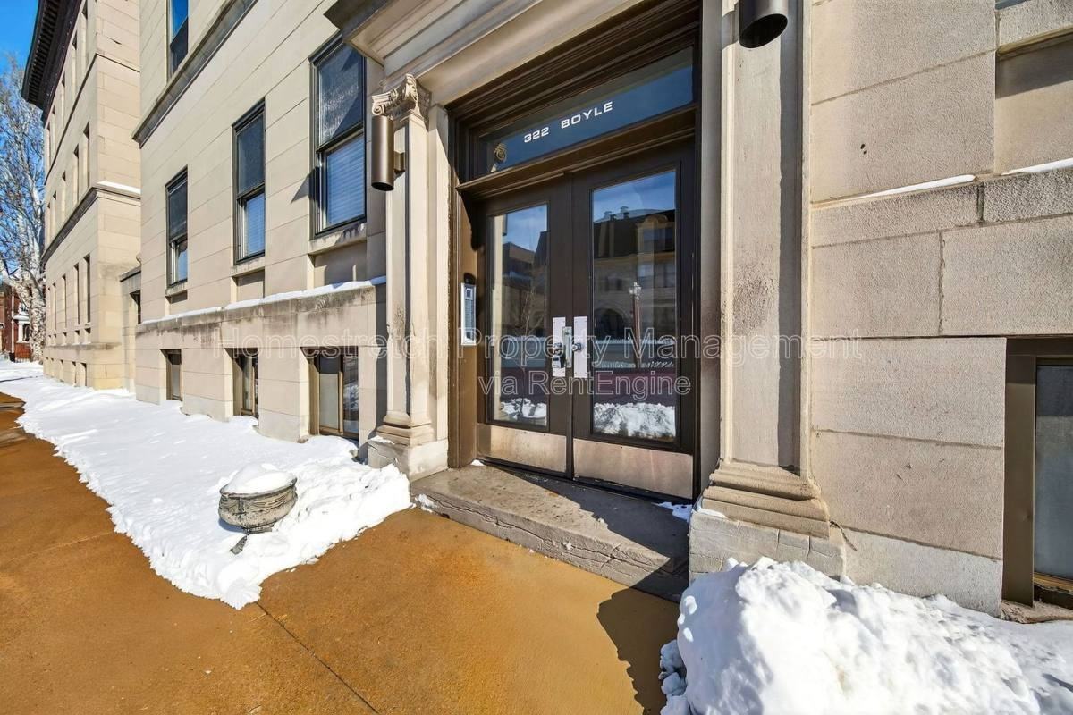 322 N Boyle Ave #3N - Photo 3 of 10