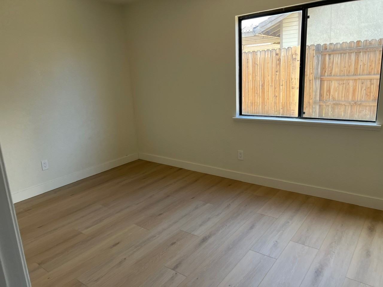 13452 Cedar St - Photo 2 of 25