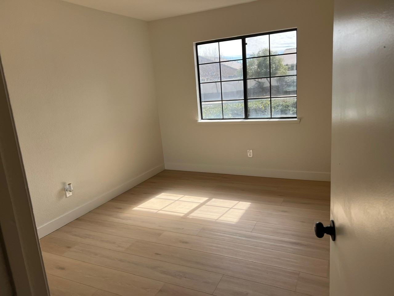 13452 Cedar St - Photo 3 of 25