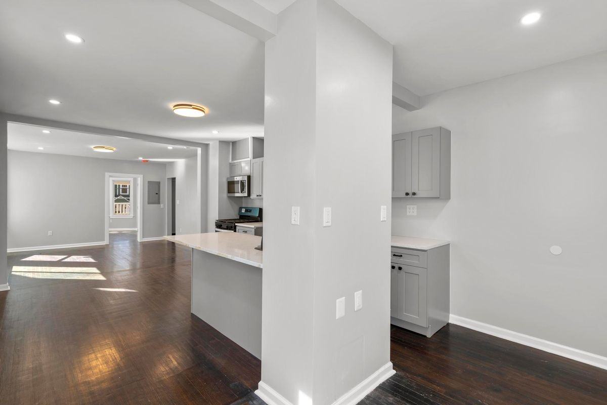 228 Cooke St ##1 - Photo 2 of 14