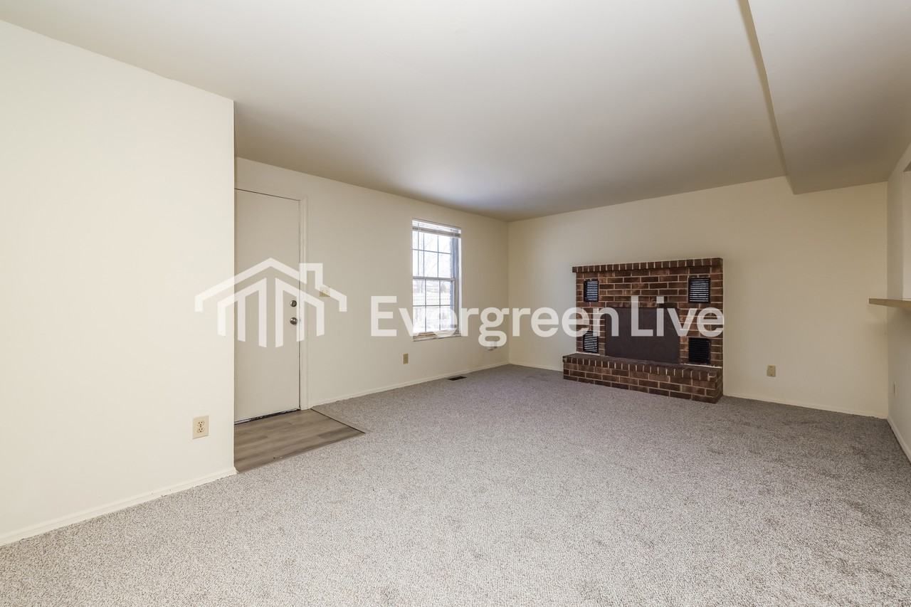 8405 Indian Mound Dr - Photo 3 of 15