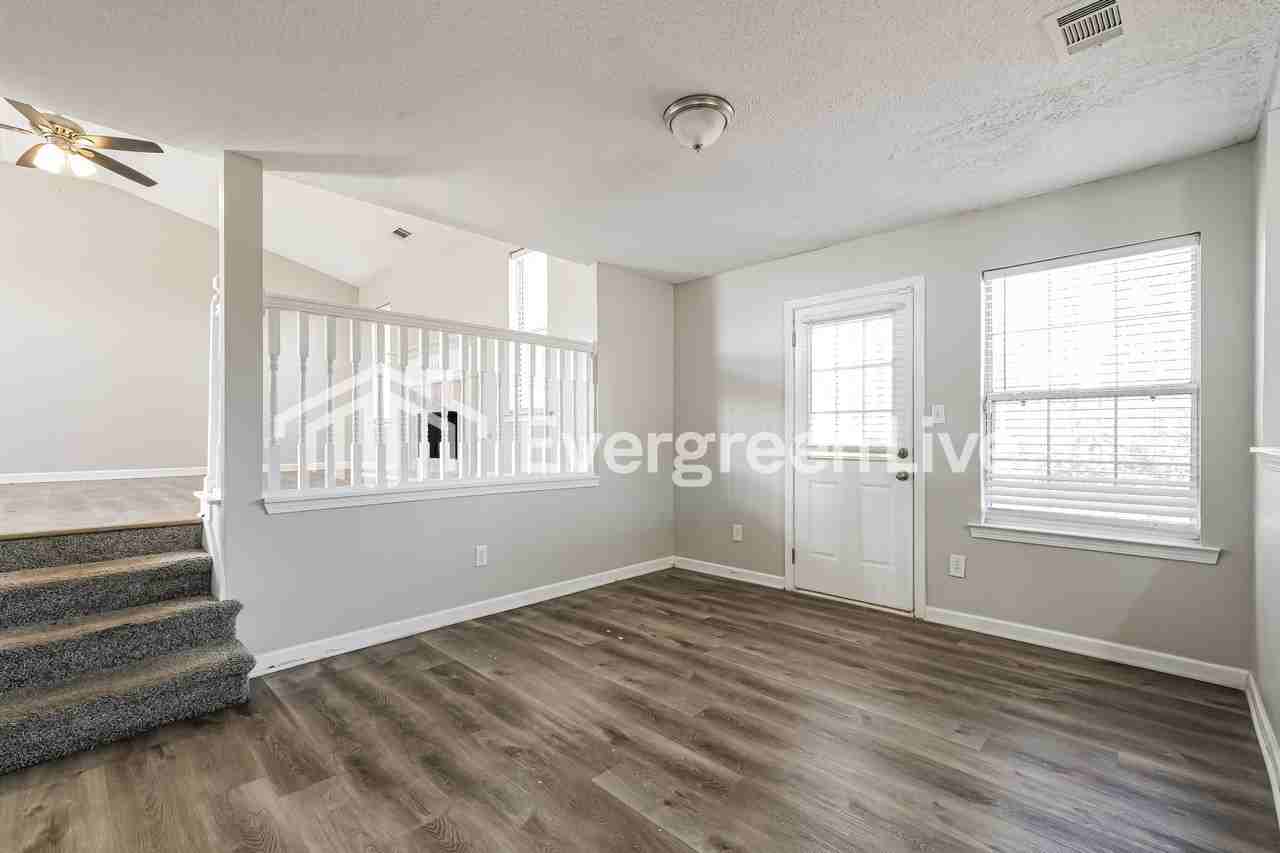 7144 Oakwood Cir - Photo 3 of 15