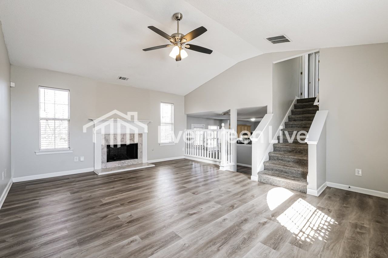 7144 Oakwood Cir - Photo 4 of 15