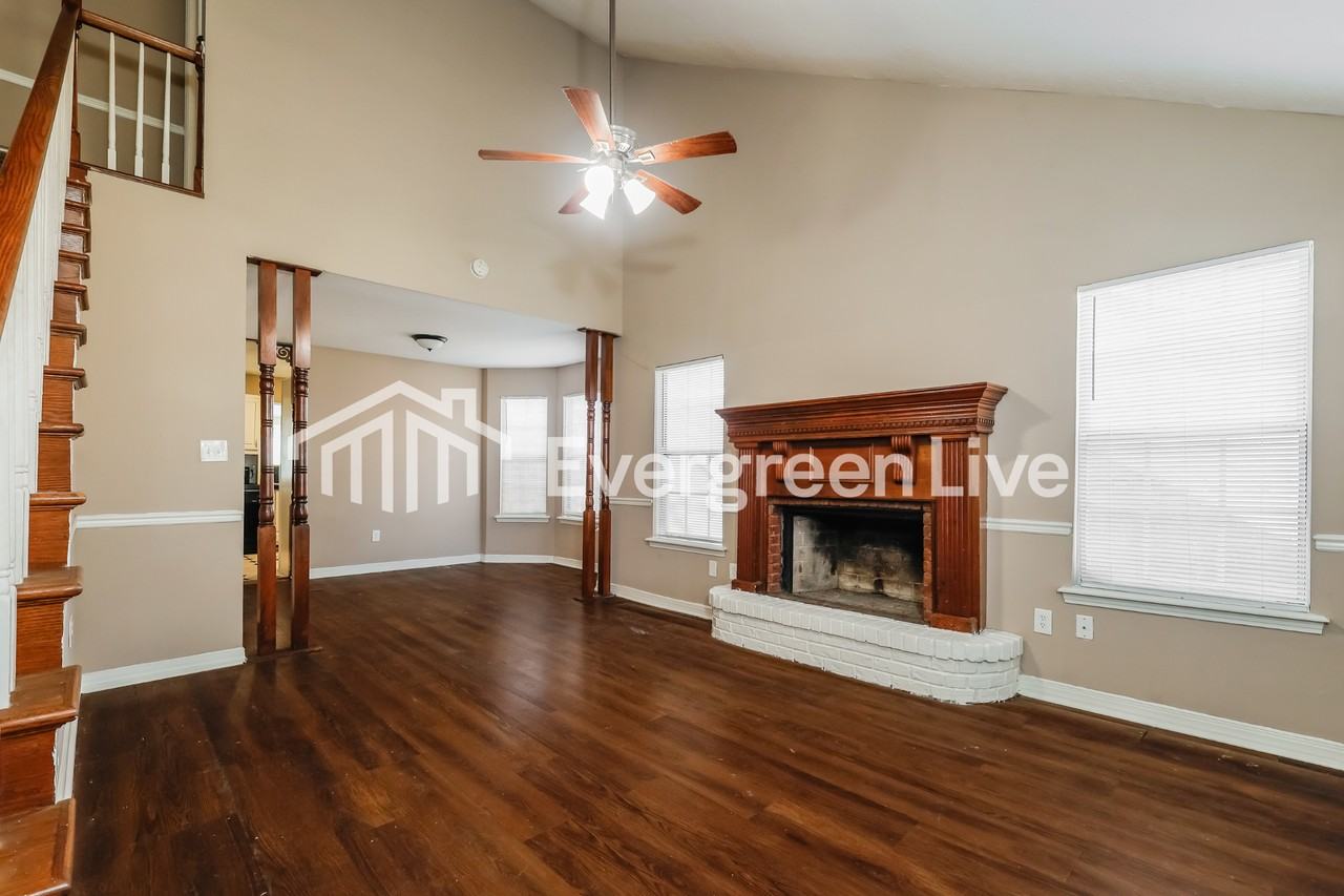 297 Cottonwood Dr - Photo 3 of 15