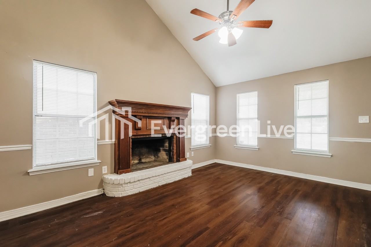 297 Cottonwood Dr - Photo 4 of 15