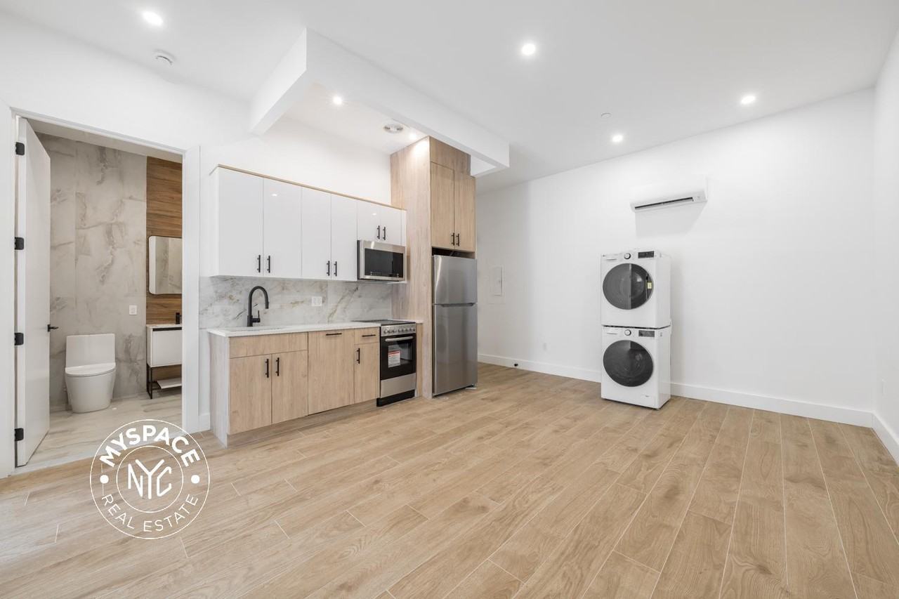 897 New York Ave #1R - Photo 3 of 11