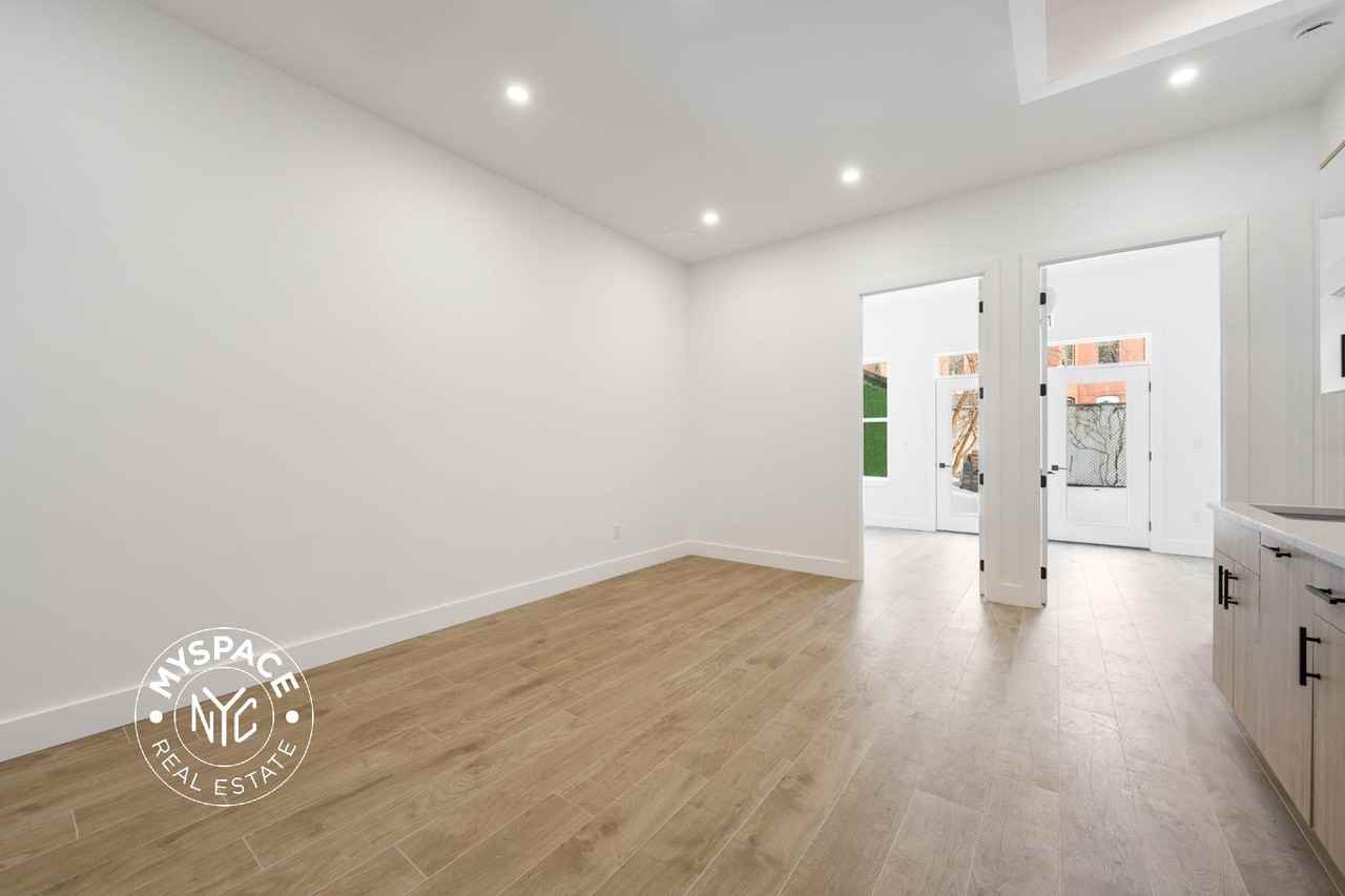 897 New York Ave #1R - Photo 4 of 11
