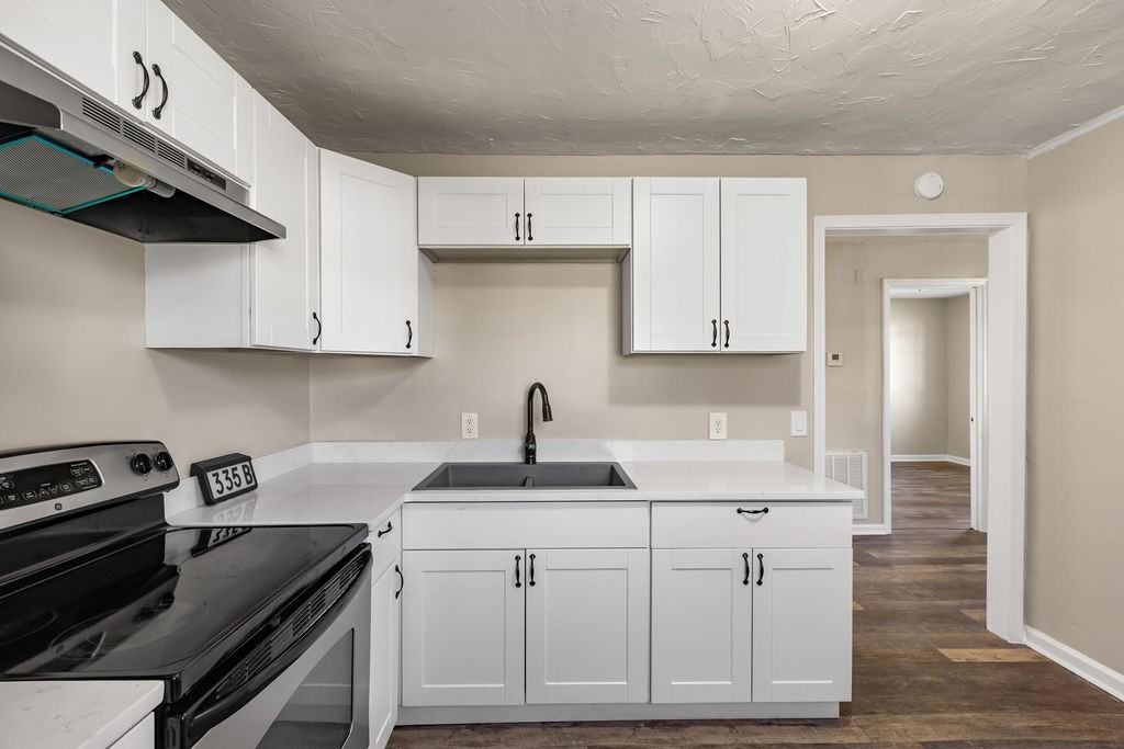 335 Grace Street #B - Photo 3 of 22