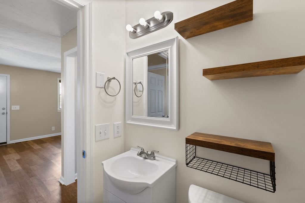 335 Grace Street #B - Photo 6 of 22