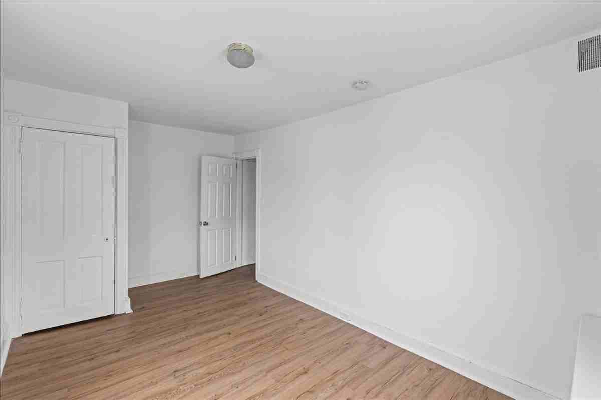 206 N Broadway #B - Photo 3 of 23