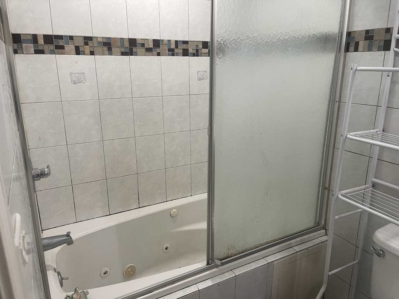 1744 W Foster Ave #G - Photo 4 of 6