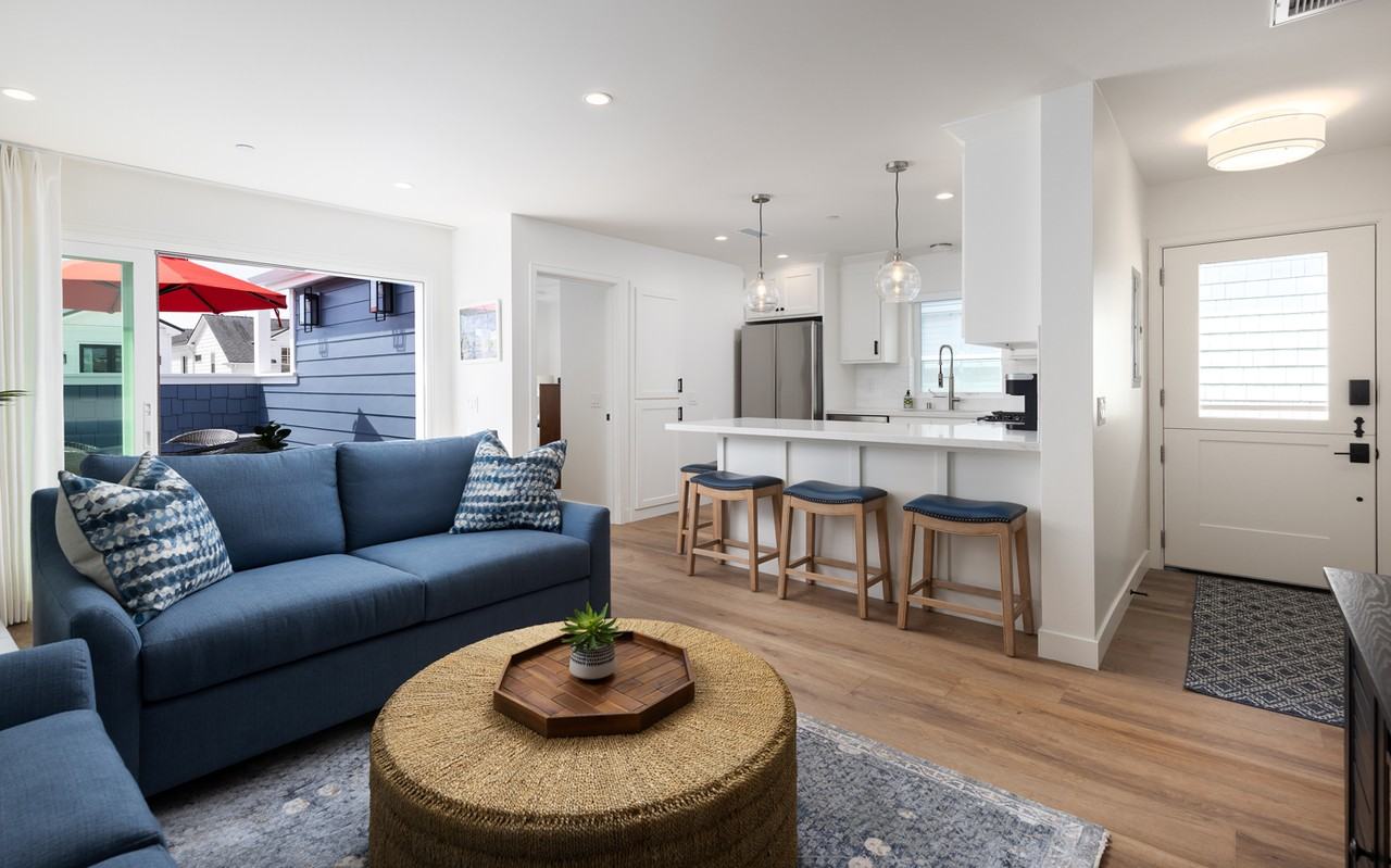 505 38th St #1-2 - Photo 2 of 17