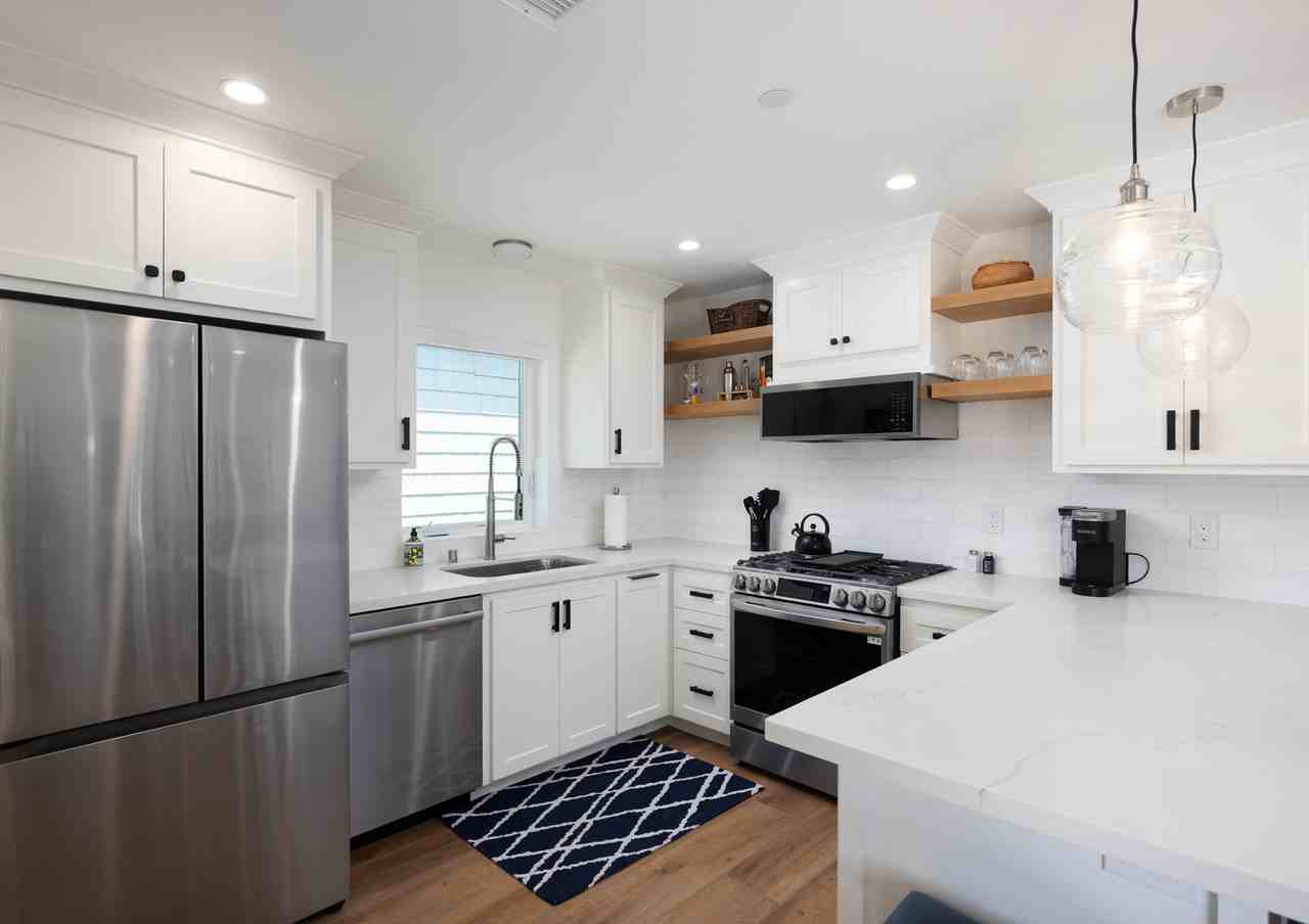 505 38th St #1-2 - Photo 4 of 17