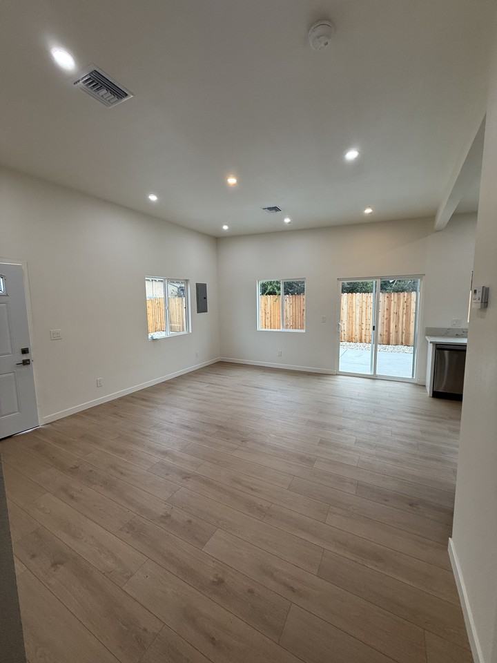 13040 Terra Bella St #NA - Photo 6 of 12