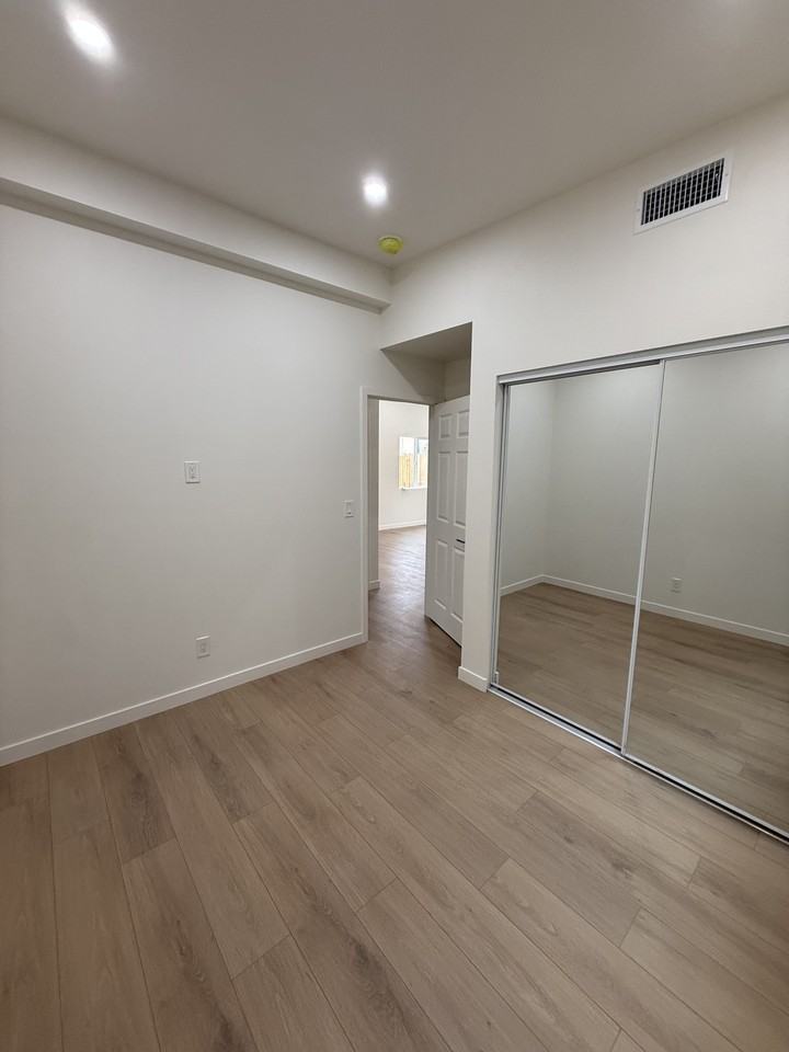 13040 Terra Bella St #NA - Photo 7 of 12