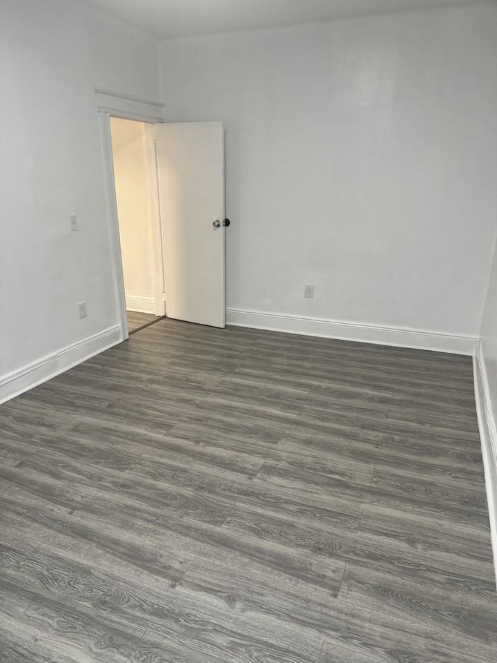 10715 103rd St #1stFL - Photo 2 of 8