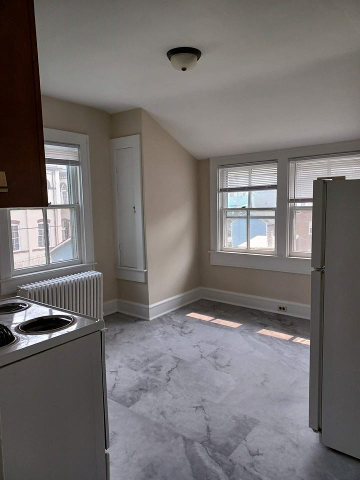 18 E Clifford St #2 - Photo 7 of 19