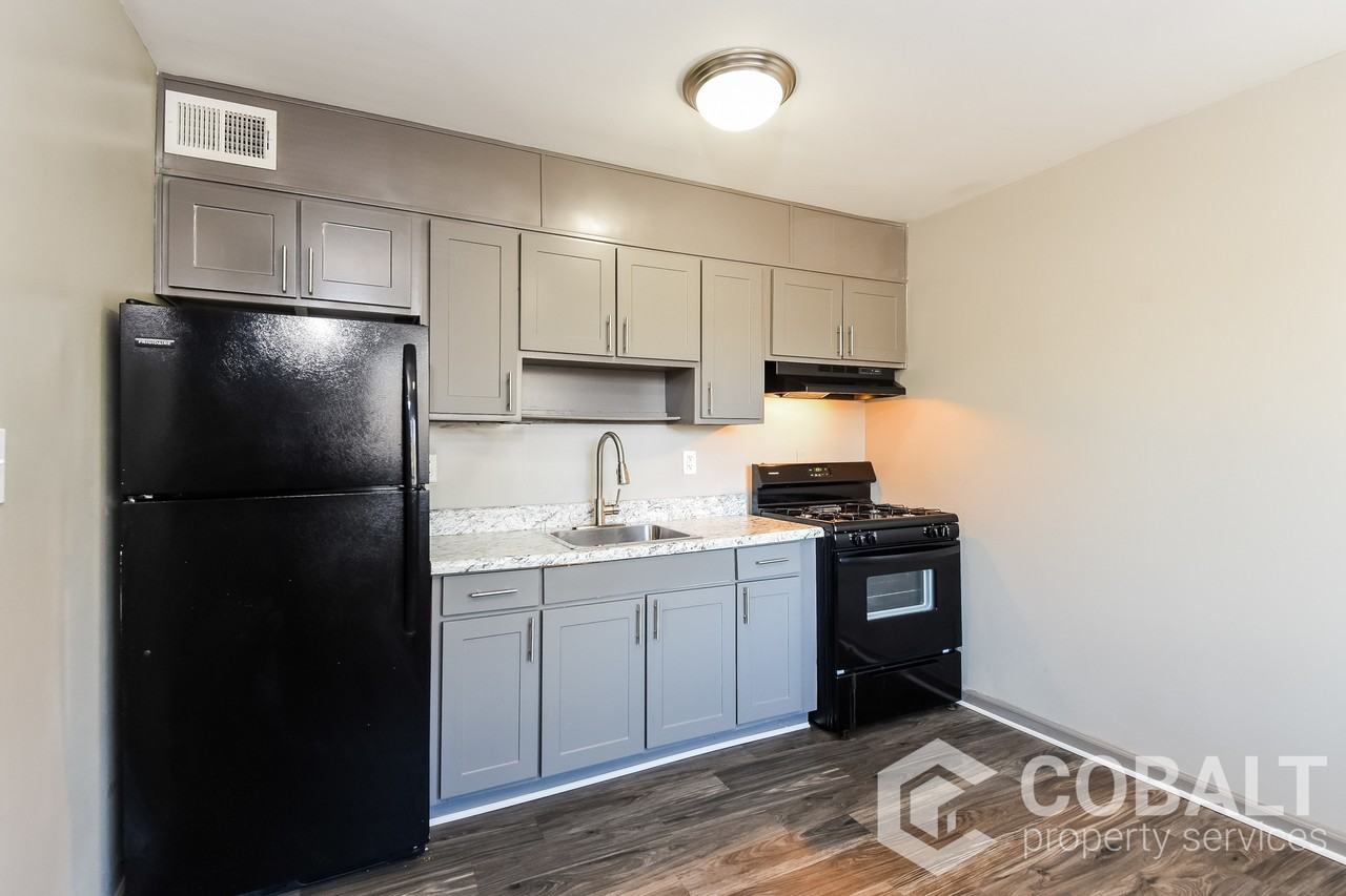 2124 Park TerraceUnit 2124 #09 - Photo 2 of 16