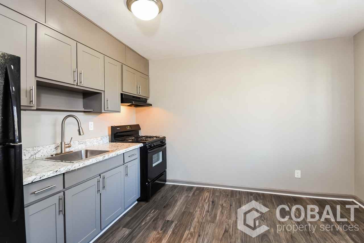 2124 Park TerraceUnit 2124 #09 - Photo 3 of 16