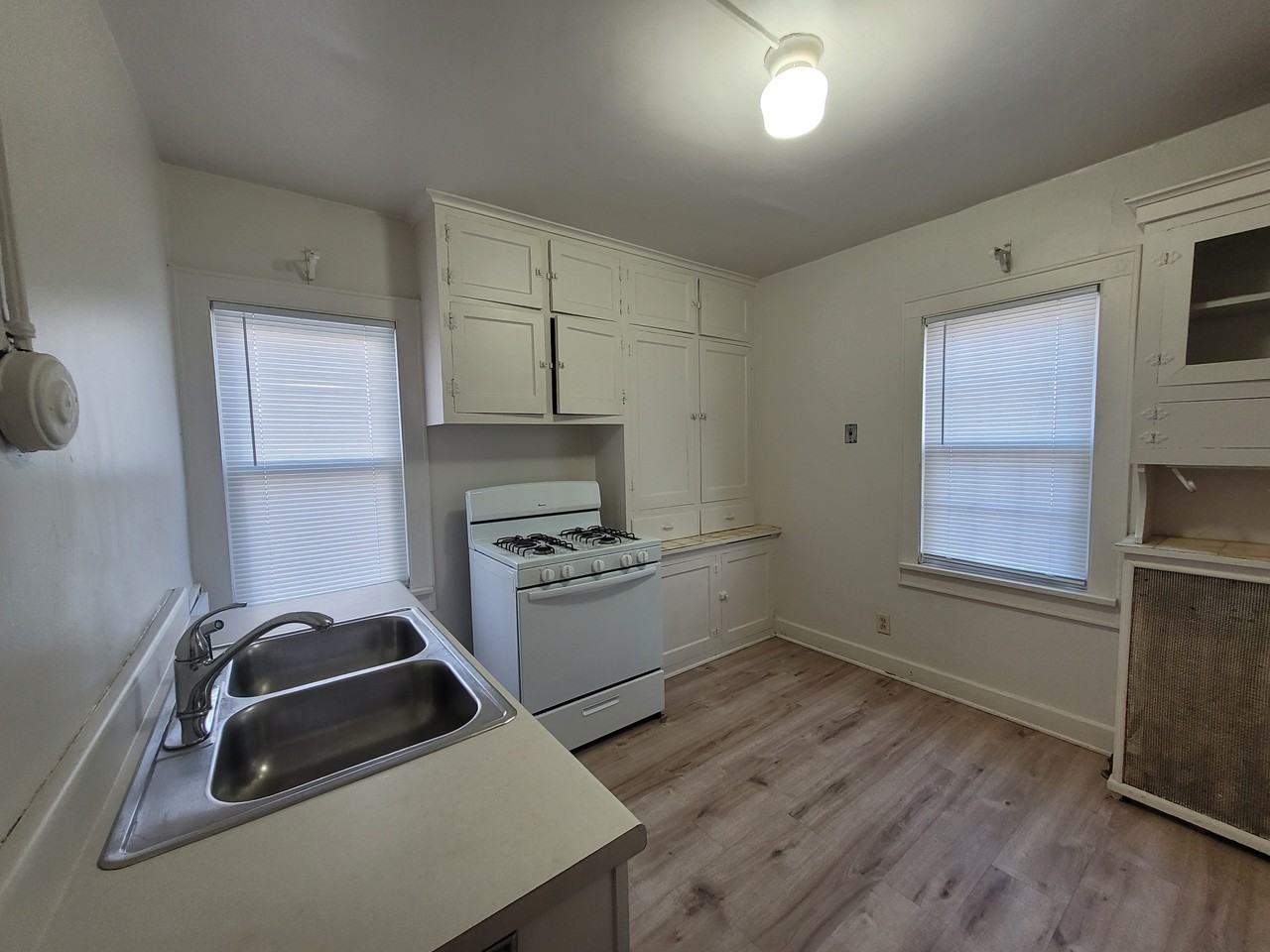 701 North Chestnut AvenueLower #701LOWER - Photo 2 of 9