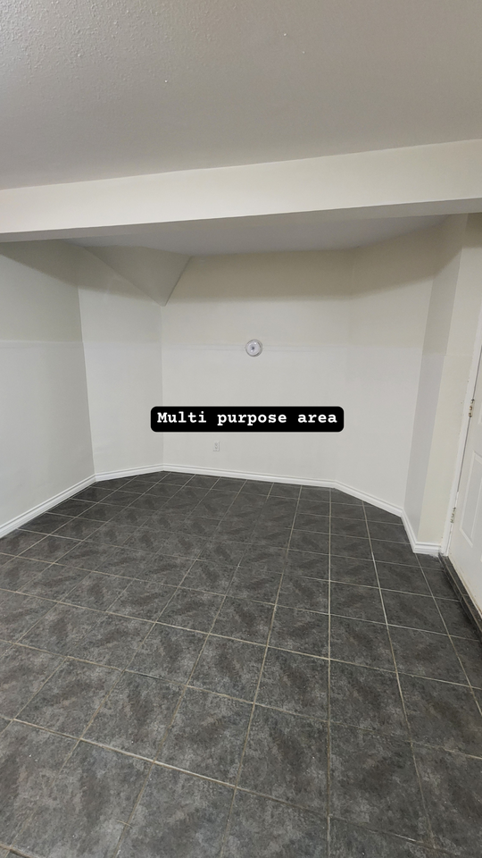 16521 Glenwood Crescent South - Photo 3 of 8