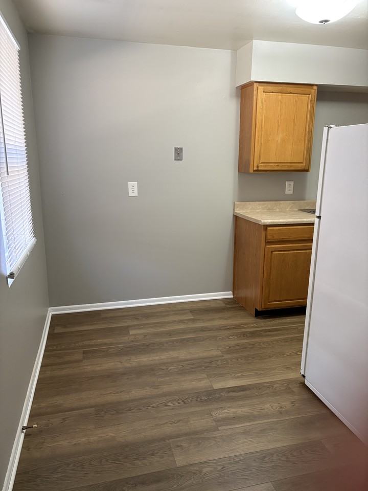 140 West Bluff Street #A3 - Photo 3 of 9