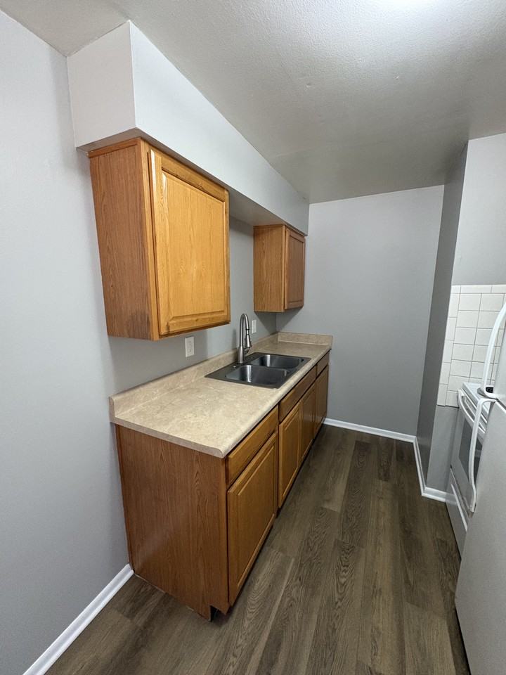 140 West Bluff Street #A3 - Photo 5 of 9