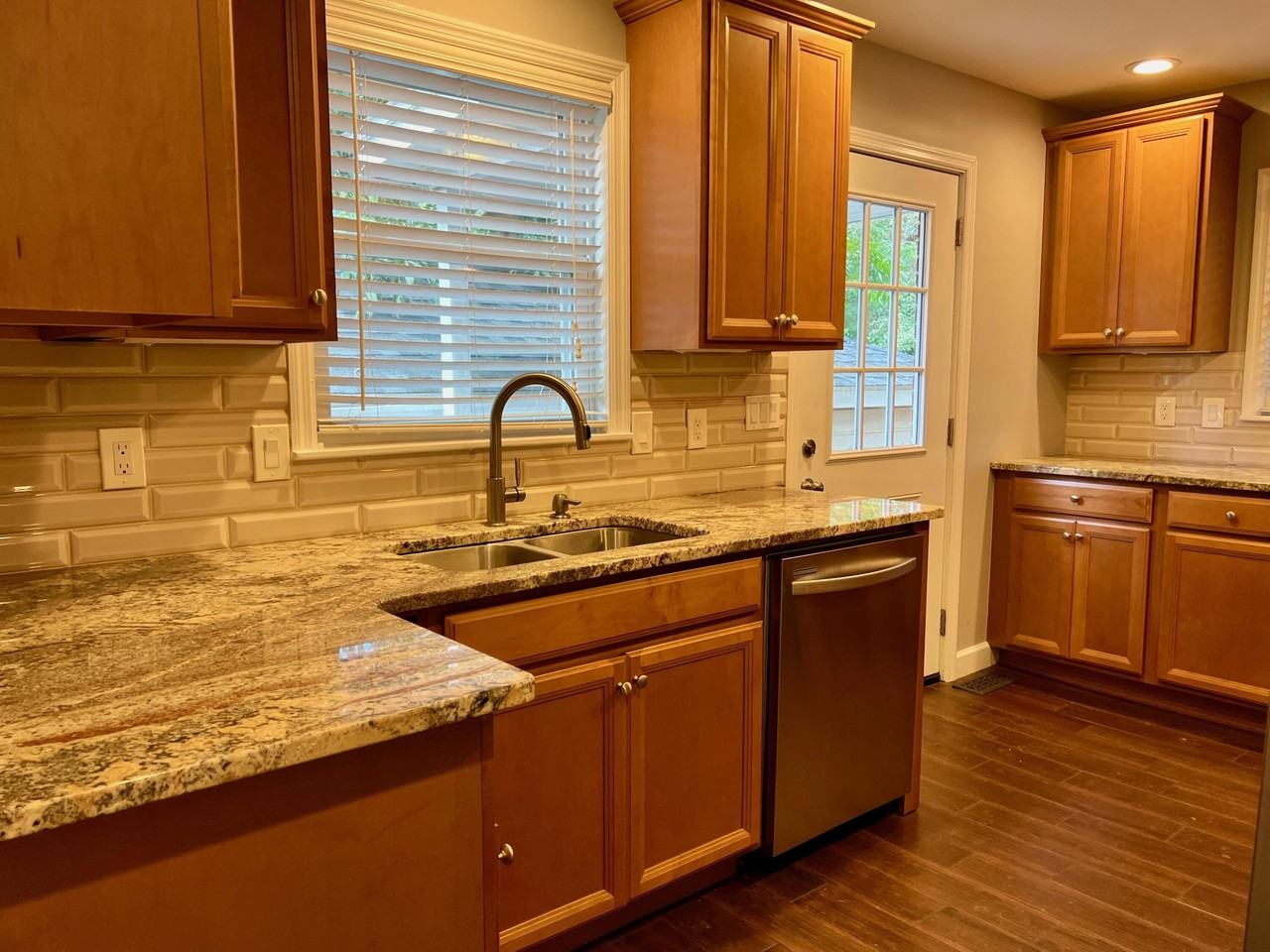 436 Berkley St Se - Photo 6 of 22