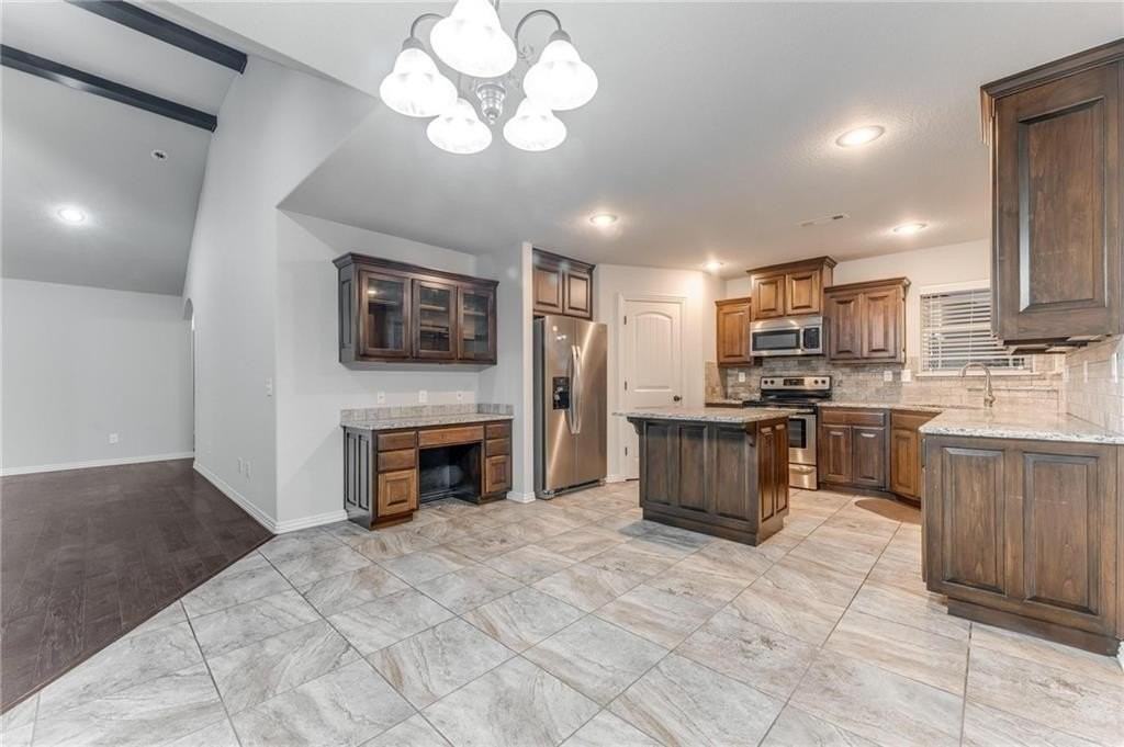 1904 Sw 18th St - Photo 3 of 25