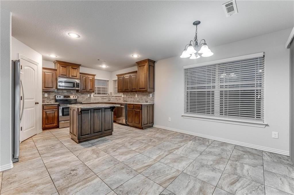 1904 Sw 18th St - Photo 6 of 25