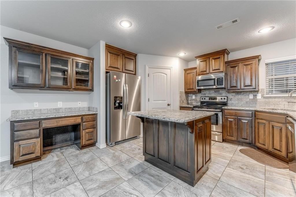 1904 Sw 18th St - Photo 7 of 25