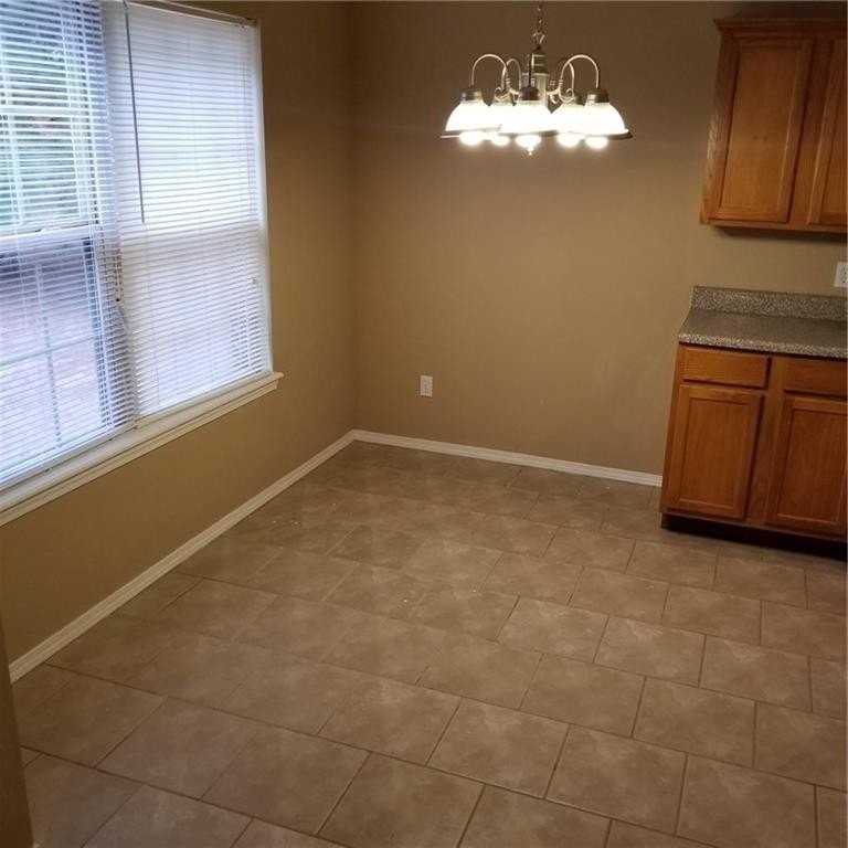 2221 W Skyler Dr - Photo 4 of 10