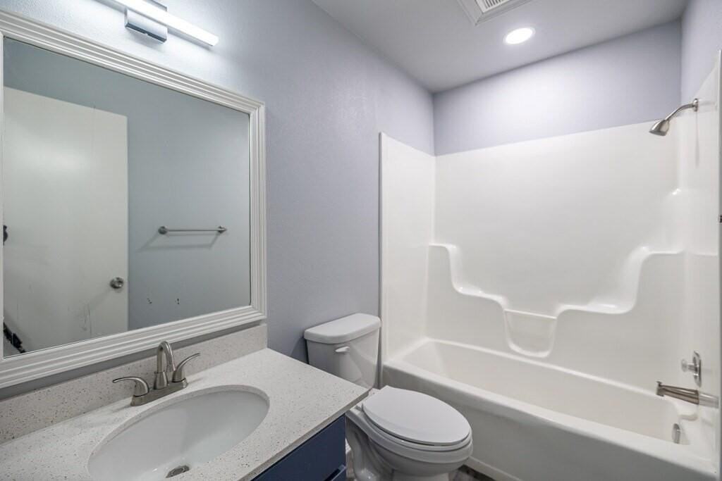 1701 N Lewis Ave #3 - Photo 4 of 13