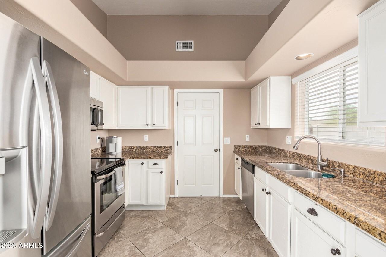 12411 W Benito Dr - Photo 5 of 17